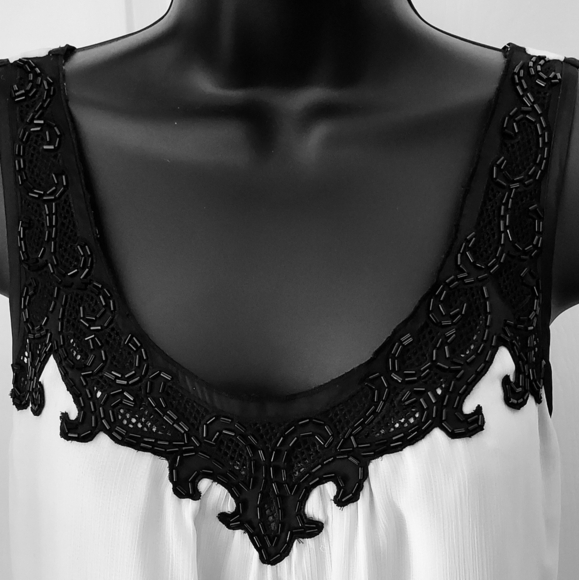 White House Black Market White Sleeveless Sheer Lace Beaded Neckline Top Size M - Picture 2 of 7